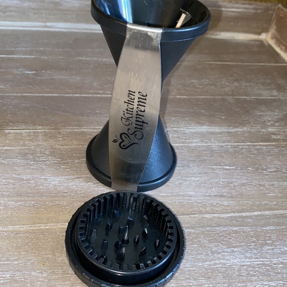 Kitchen Gadgets - Picture 9 of 11